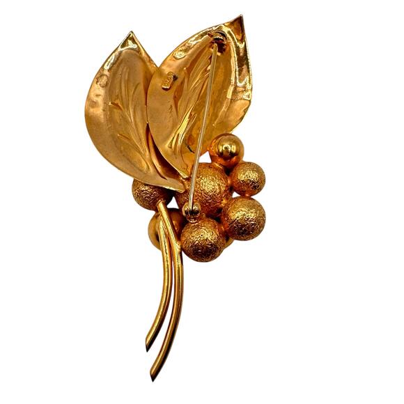 Vintage Coro Brooch Gold Tone Leaf Berries Large Pin Mid Century Modern - Picture 3 of 10